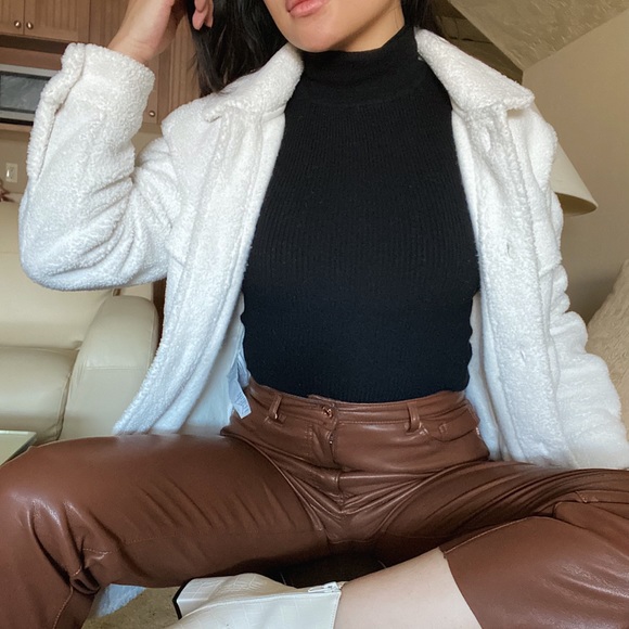 Meet your Posher, Ivy - Picture 3 of 8